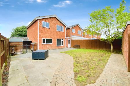 3 bedroom Link detached house for sale in Threshers Walk, East Goscote, LE7