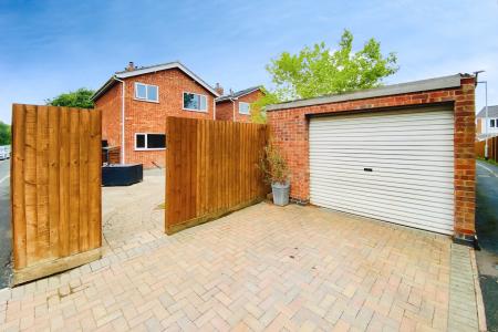 3 bedroom Link detached house for sale in Threshers Walk, East Goscote, LE7