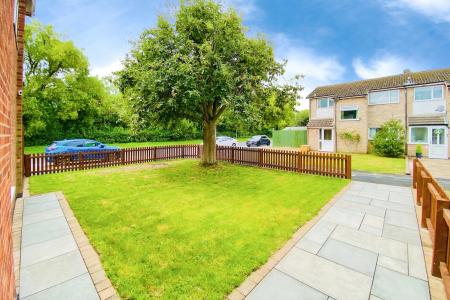 3 bedroom Link detached house for sale in Threshers Walk, East Goscote, LE7