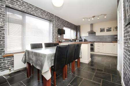 3 bedroom Link detached house for sale in Threshers Walk, East Goscote, LE7