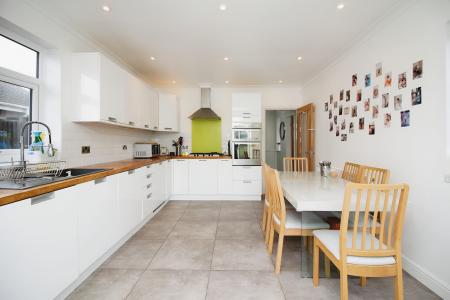 3 bedroom Semi-detached house for sale in Verdale Avenue, Thurmaston, LE4