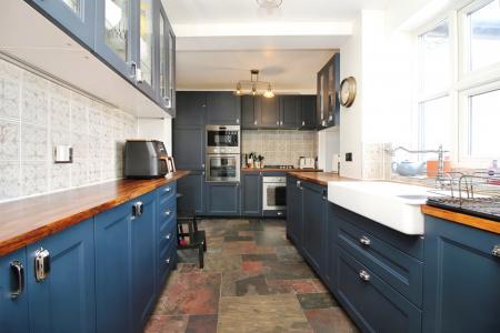 4 bedroom Detached house for sale in Victoria Street, Thurmaston, LE4