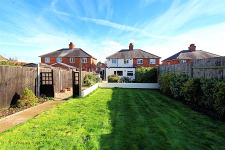 3 bedroom Semi-detached house for sale in Wanlip Lane, Birstall, LE4