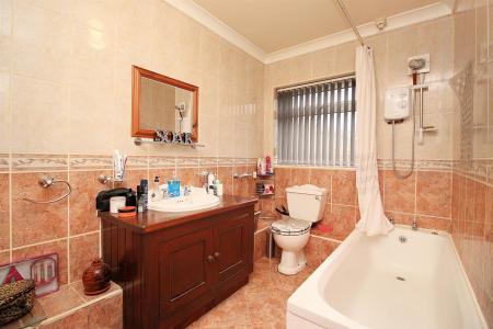 3 bedroom Semi-detached house for sale in Wanlip Lane, Birstall, LE4