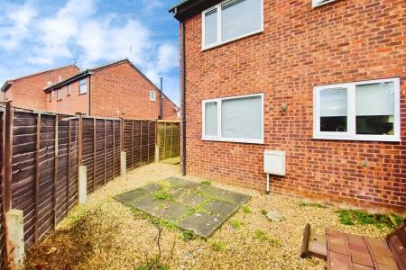 1 bedroom Terraced House for sale in Warren Avenue, Off Barkbythorpe Road, Leicester, LE4