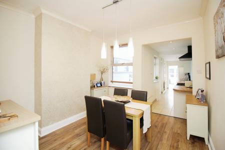 2 bedroom Terraced House for sale in West Street, Syston, LE7