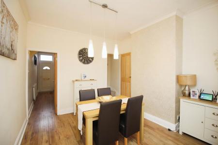 2 bedroom Terraced House for sale in West Street, Syston, LE7