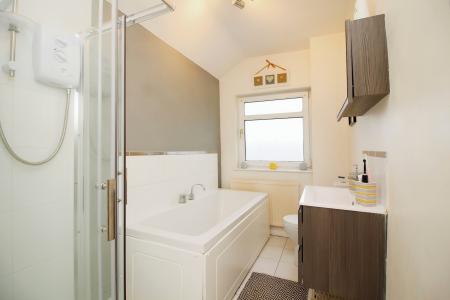 2 bedroom Terraced House for sale in West Street, Syston, LE7