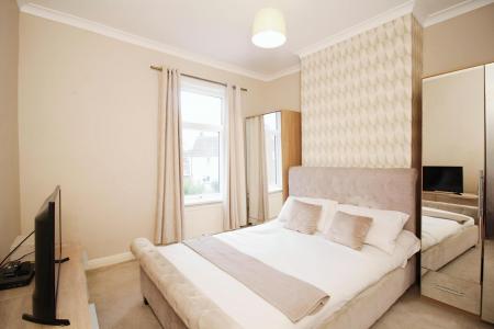 2 bedroom Terraced House for sale in West Street, Syston, LE7