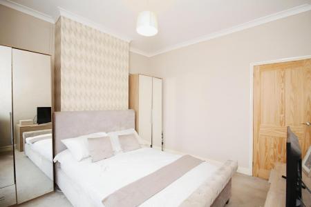 2 bedroom Terraced House for sale in West Street, Syston, LE7