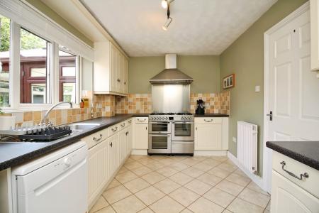 4 bedroom Detached house for sale in Wetherby Close, Queniborough, LE7