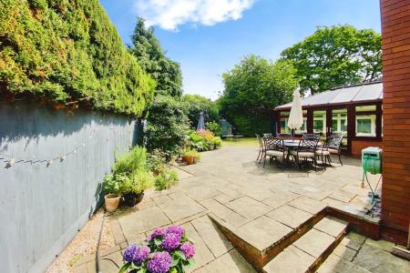 4 bedroom Detached house for sale in Wetherby Close, Queniborough, LE7