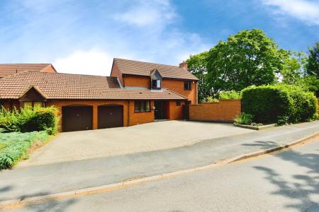 4 bedroom Detached house for sale in Wetherby Close, Queniborough, LE7