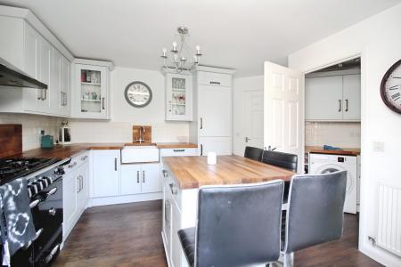 4 bedroom Detached house for sale in Willowbrook Way, Rearsby, LE7