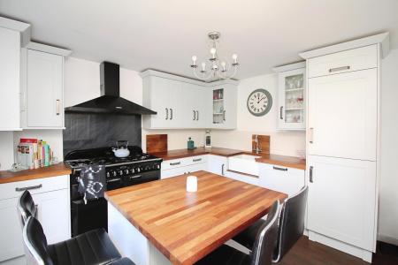 4 bedroom Detached house for sale in Willowbrook Way, Rearsby, LE7