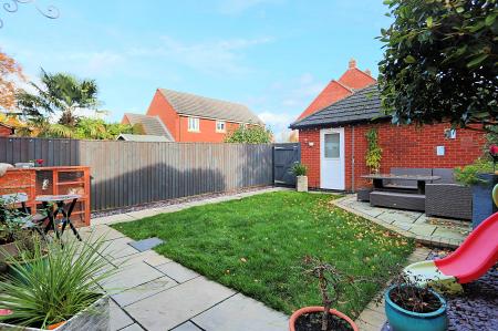 5 bedroom Semi-detached house for sale in Willowbrook Way, Rearsby, LE7