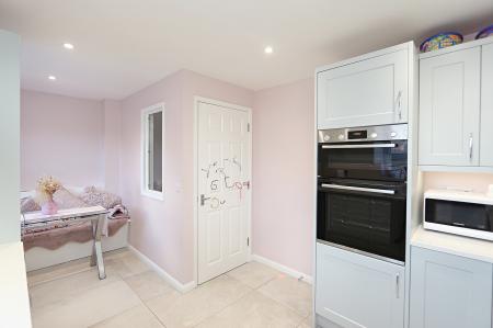 5 bedroom Semi-detached house for sale in Willowbrook Way, Rearsby, LE7