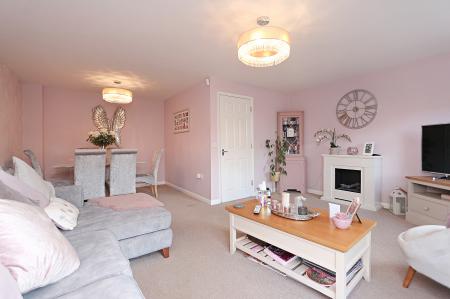 5 bedroom Semi-detached house for sale in Willowbrook Way, Rearsby, LE7