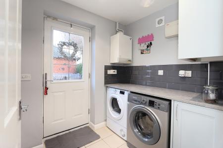 5 bedroom Semi-detached house for sale in Willowbrook Way, Rearsby, LE7