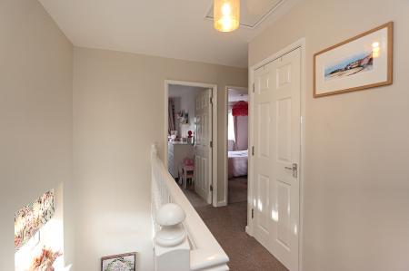 5 bedroom Semi-detached house for sale in Willowbrook Way, Rearsby, LE7