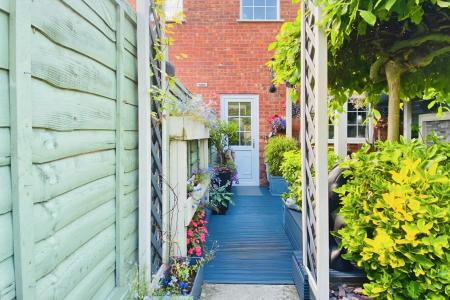 2 bedroom Terraced House for sale in Wolsey Way, Syston, LE7