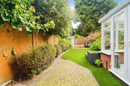 3 bedroom End of terrace house for sale in Wolsey Way, Syston, LE7