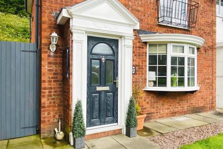3 bedroom End of terrace house for sale in Wolsey Way, Syston, LE7