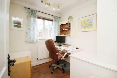 3 bedroom End of terrace house for sale in Wolsey Way, Syston, LE7