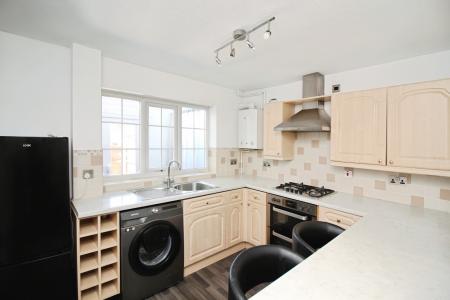 2 bedroom Terraced House for sale in Wolsey Way, Syston, LE7