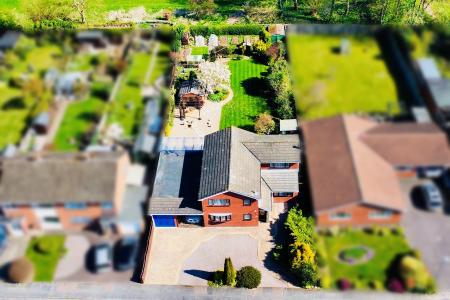 4 bedroom Detached house for sale in Worcester Avenue, Birstall, LE4