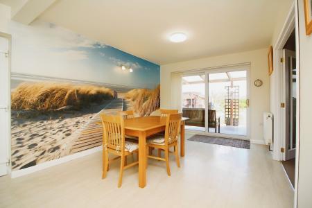 4 bedroom Detached house for sale in Worcester Avenue, Birstall, LE4