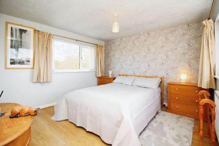 4 bedroom Detached house for sale in Worcester Avenue, Birstall, LE4