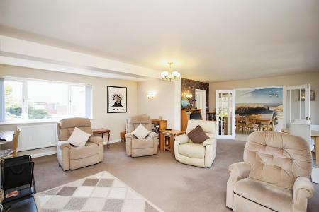 4 bedroom Detached house for sale in Worcester Avenue, Birstall, LE4