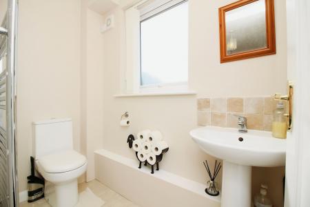 4 bedroom Detached house for sale in Worcester Avenue, Birstall, LE4