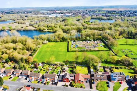 4 bedroom Detached house for sale in Worcester Avenue, Birstall, LE4