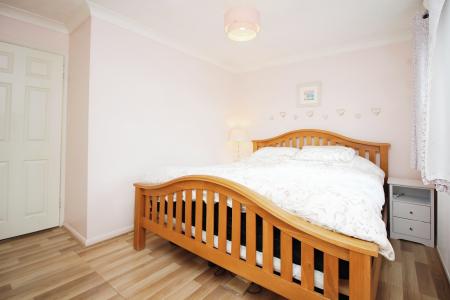 3 bedroom Semi-detached house for sale in Wren Close, Syston, LE7