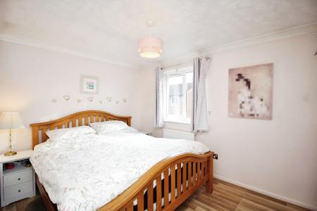 3 bedroom Semi-detached house for sale in Wren Close, Syston, LE7