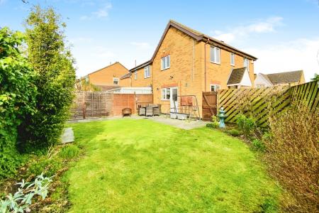 3 bedroom Semi-detached house for sale in Wren Close, Syston, LE7