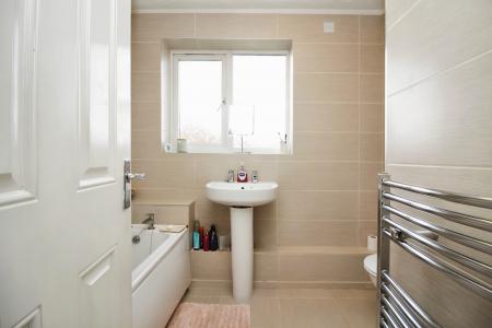 3 bedroom Semi-detached house for sale in Wren Close, Syston, LE7