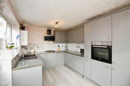 3 bedroom Semi-detached house for sale in Wren Close, Syston, LE7