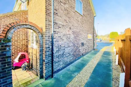 2 bedroom Semi-detached house for sale in Dalley Close, Syston, LE7