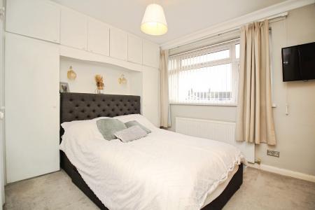 2 bedroom Semi-detached house for sale in Dalley Close, Syston, LE7