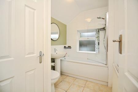 2 bedroom Terraced House for sale in Oxford Street, Syston, LE7