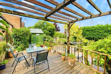 4 bedroom Semi-detached house for sale in Woodgate Drive, Birstall, LE4