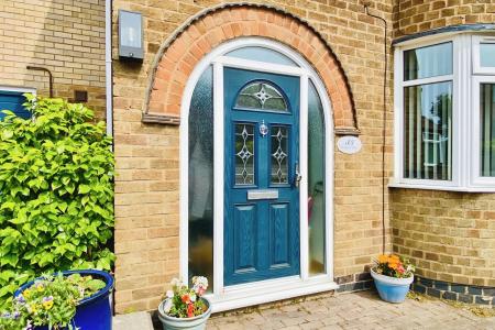 4 bedroom Semi-detached house for sale in Woodgate Drive, Birstall, LE4