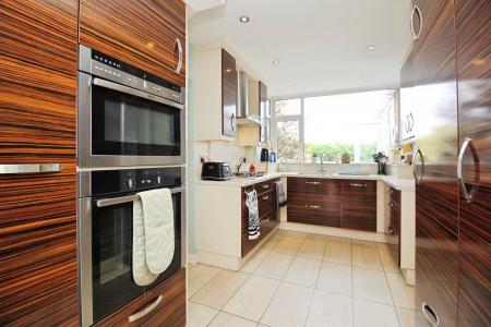 4 bedroom Semi-detached house for sale in Woodgate Drive, Birstall, LE4