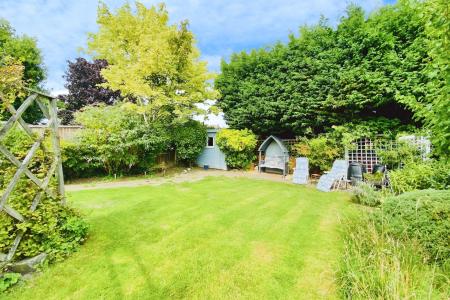 4 bedroom Semi-detached house for sale in Woodgate Drive, Birstall, LE4