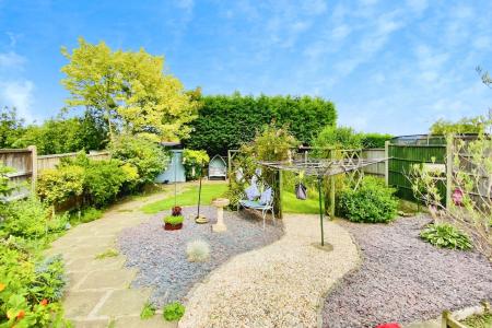 4 bedroom Semi-detached house for sale in Woodgate Drive, Birstall, LE4