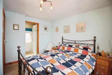 4 bedroom Semi-detached house for sale in Woodgate Drive, Birstall, LE4