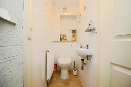 4 bedroom Semi-detached house for sale in Woodgate Drive, Birstall, LE4